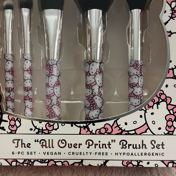 Hello Kitty six piece make up brush set , vegan Hypoallergenic New - Picture 3 of 9